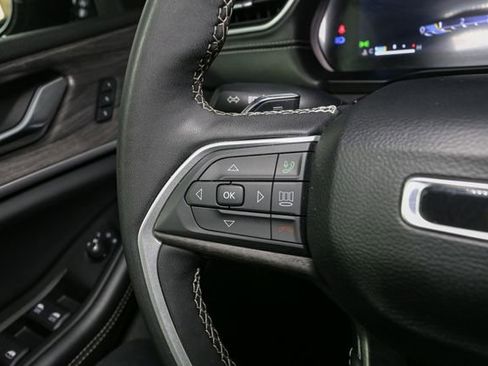 Used 2024 Jeep Grand Cherokee Limited w/ Luxury Tech Group II AWD/4WD image 36