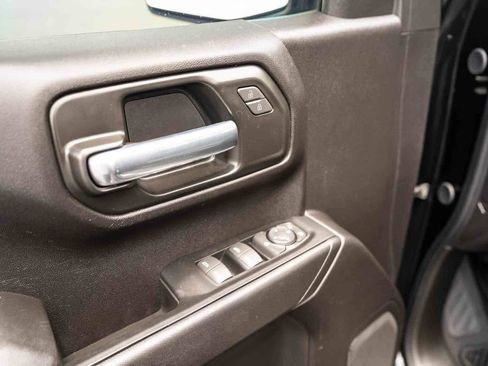 Used 2025 Chevrolet Silverado 1500 Custom w/ Turbomax Blackout Package RWD image 11