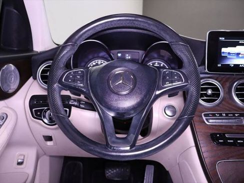 Used 2019 Mercedes-Benz GLC 300 4MATIC image 17