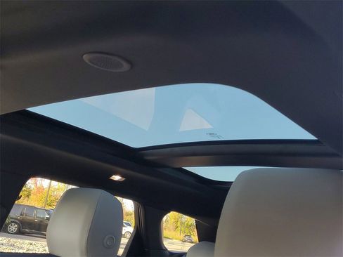 New 2026 Land Rover Range Rover Evoque S image 9