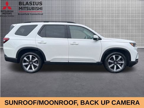 Used 2023 Honda Pilot Touring image 4