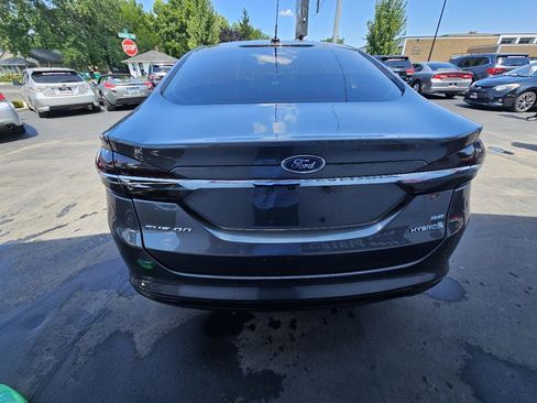 Used 2018 Ford Fusion SE FWD image 9