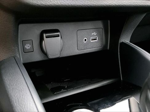 Used 2025 Nissan Versa SV w/ Trunk Package FWD image 18