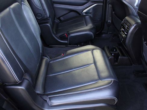 Used 2021 Jeep Grand Cherokee L Overland w/ Luxury Tech Group IV AWD/4WD image 24