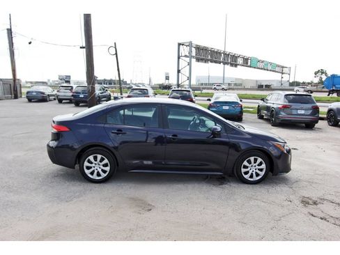 Used 2025 Toyota Corolla LE FWD image 8