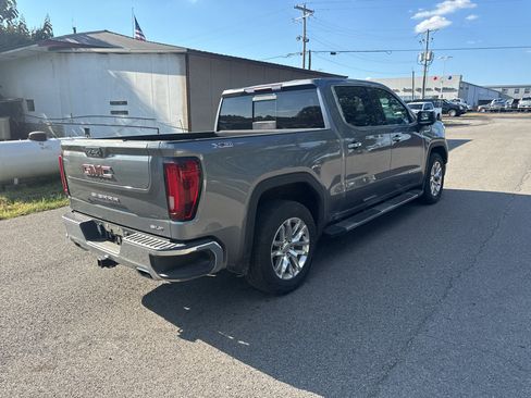 Used 2022 GMC Sierra 1500 SLT w/ SLT Premium Package AWD/4WD image 3