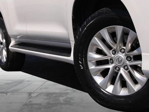Used 2022 Lexus GX 460 Premium w/ Premium Package AWD/4WD image 3