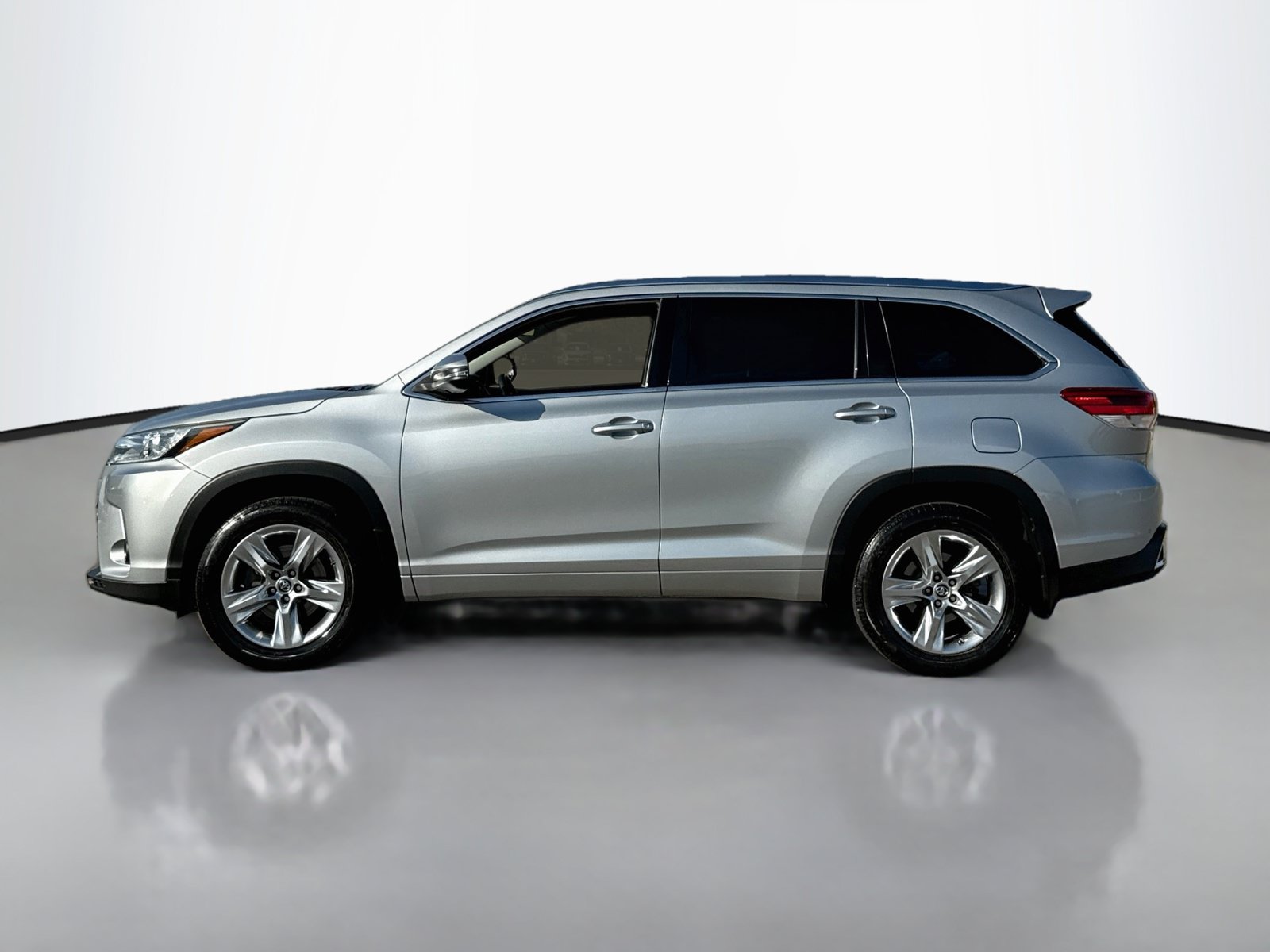 Used 2017 Toyota Highlander Limited AWD/4WD image 4