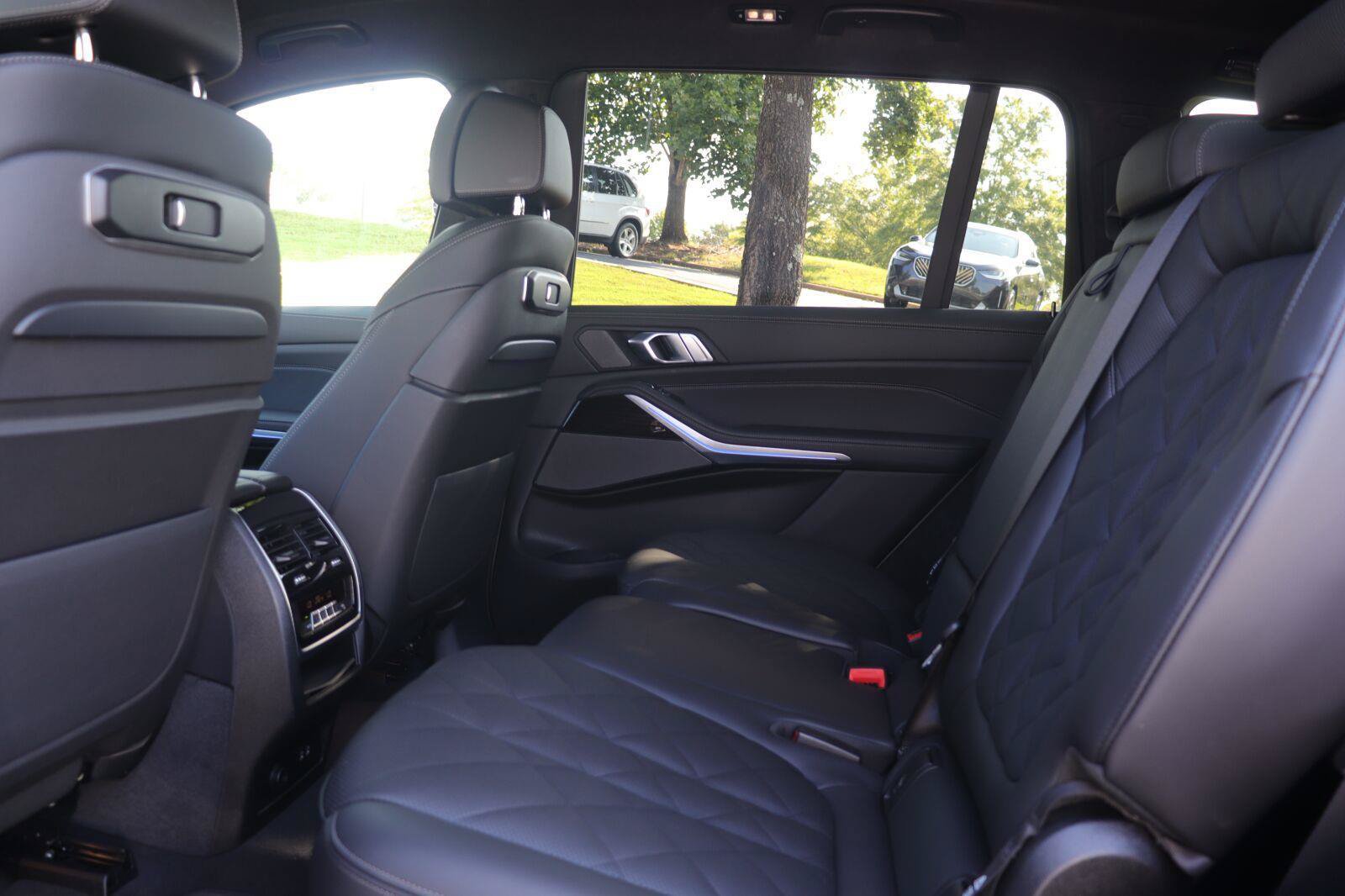 Used 2026 BMW X7 xDrive40i AWD/4WD image 13