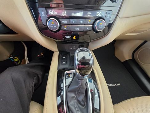 Used 2019 Nissan Rogue SL w/ Premium Package FWD image 26