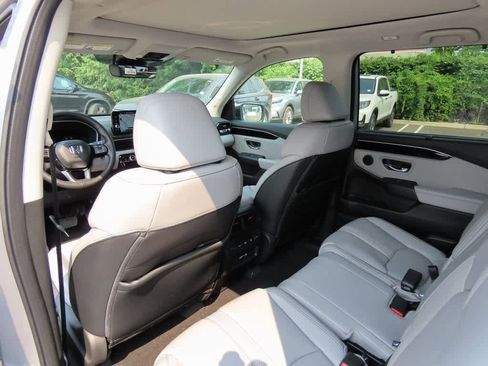 New 2025 Honda Pilot Touring image 15