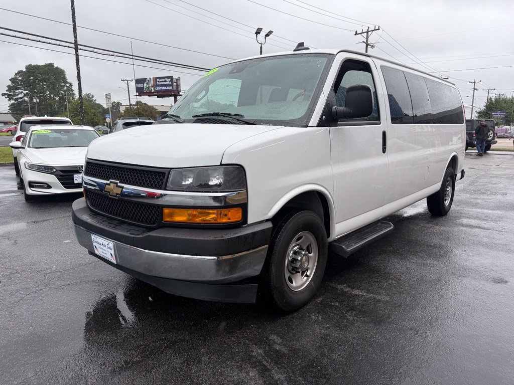 Used 2025 Chevrolet Express 3500 LT w/ LT Preferred Equipment Group RWD image 6