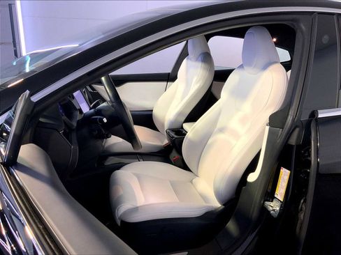 Used 2020 Tesla Model S Long Range Plus image 5