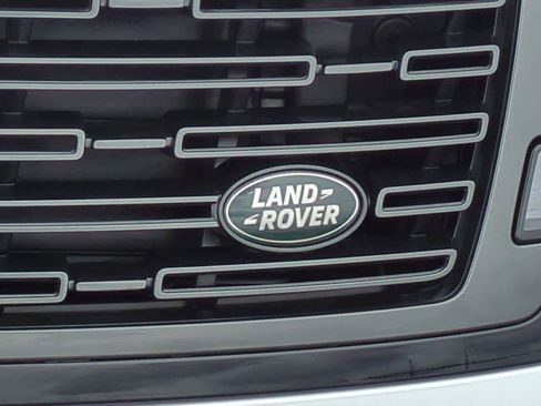 New 2025 Land Rover Range Rover Long Wheelbase SE image 11
