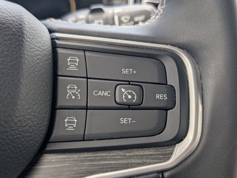 Used 2024 Jeep Wagoneer Series III AWD/4WD image 14