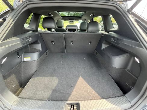 Certified 2025 Volkswagen Tiguan SE R-Line AWD/4WD image 29
