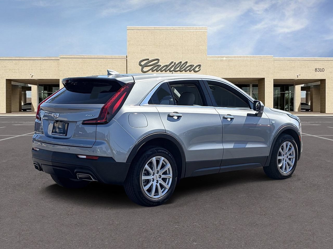 Certified 2023 Cadillac XT4 Luxury w/ Driver Awareness Package FWD image 5