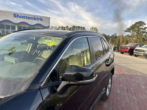 Used 2021 Toyota RAV4 Limited image 5