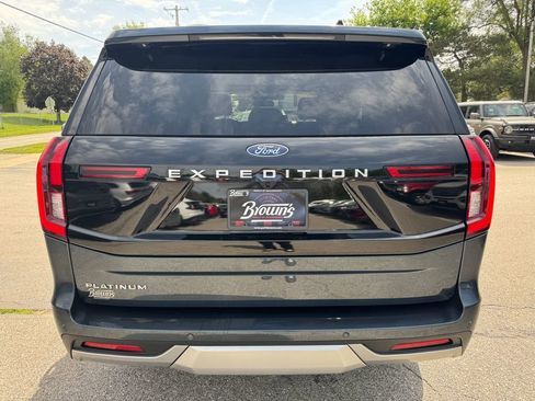 Used 2025 Ford Expedition Platinum w/ Driver's Package AWD/4WD image 6