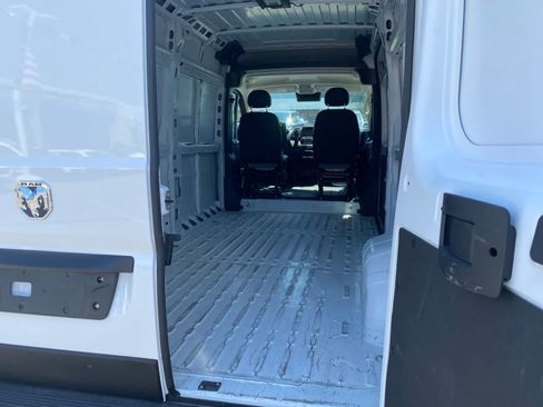 Used 2025 RAM ProMaster 2500 w/ Convenience Group FWD image 8