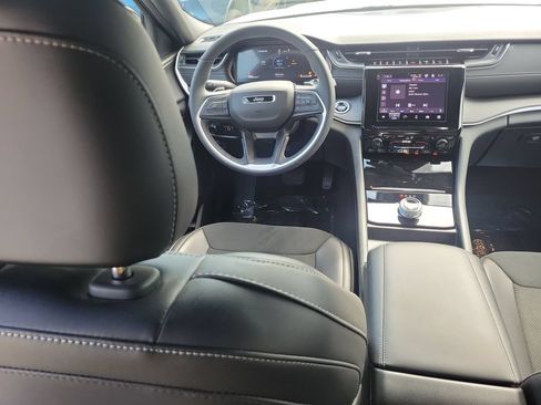 Certified 2025 Jeep Grand Cherokee Altitude RWD image 12