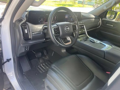 Used 2025 Nissan Armada SV AWD/4WD image 6