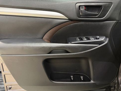 Used 2019 Toyota Highlander LE image 22