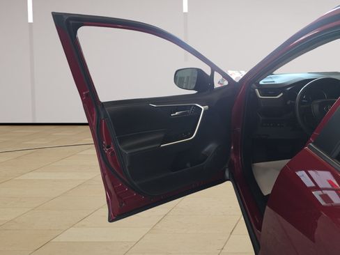 Used 2021 Toyota RAV4 XLE Premium AWD/4WD image 10