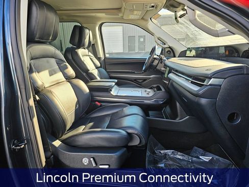 Used 2025 Lincoln Navigator L Reserve AWD/4WD image 17