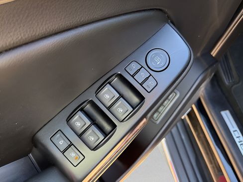 Used 2017 Chevrolet Suburban Premier RWD image 17