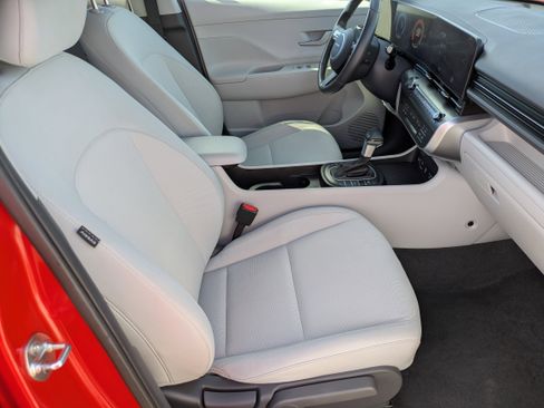 Used 2025 Hyundai Kona SEL image 11