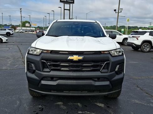 Used 2025 Chevrolet Colorado W/T w/ Advanced Trailering Package AWD/4WD image 2