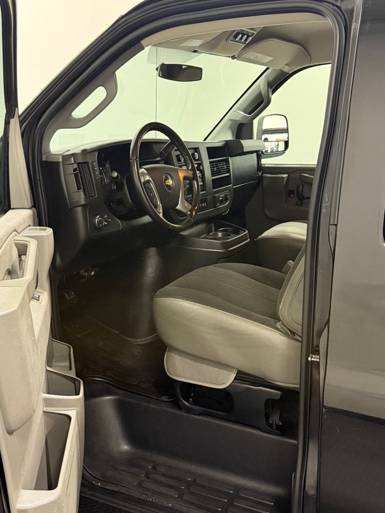 Used 2016 Chevrolet Express 3500 LT w/ LT Preferred Equipment Group RWD image 8