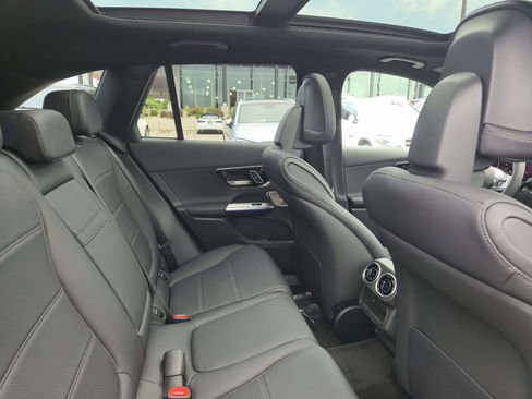 Used 2025 Mercedes-Benz GLC 300 4MATIC image 6