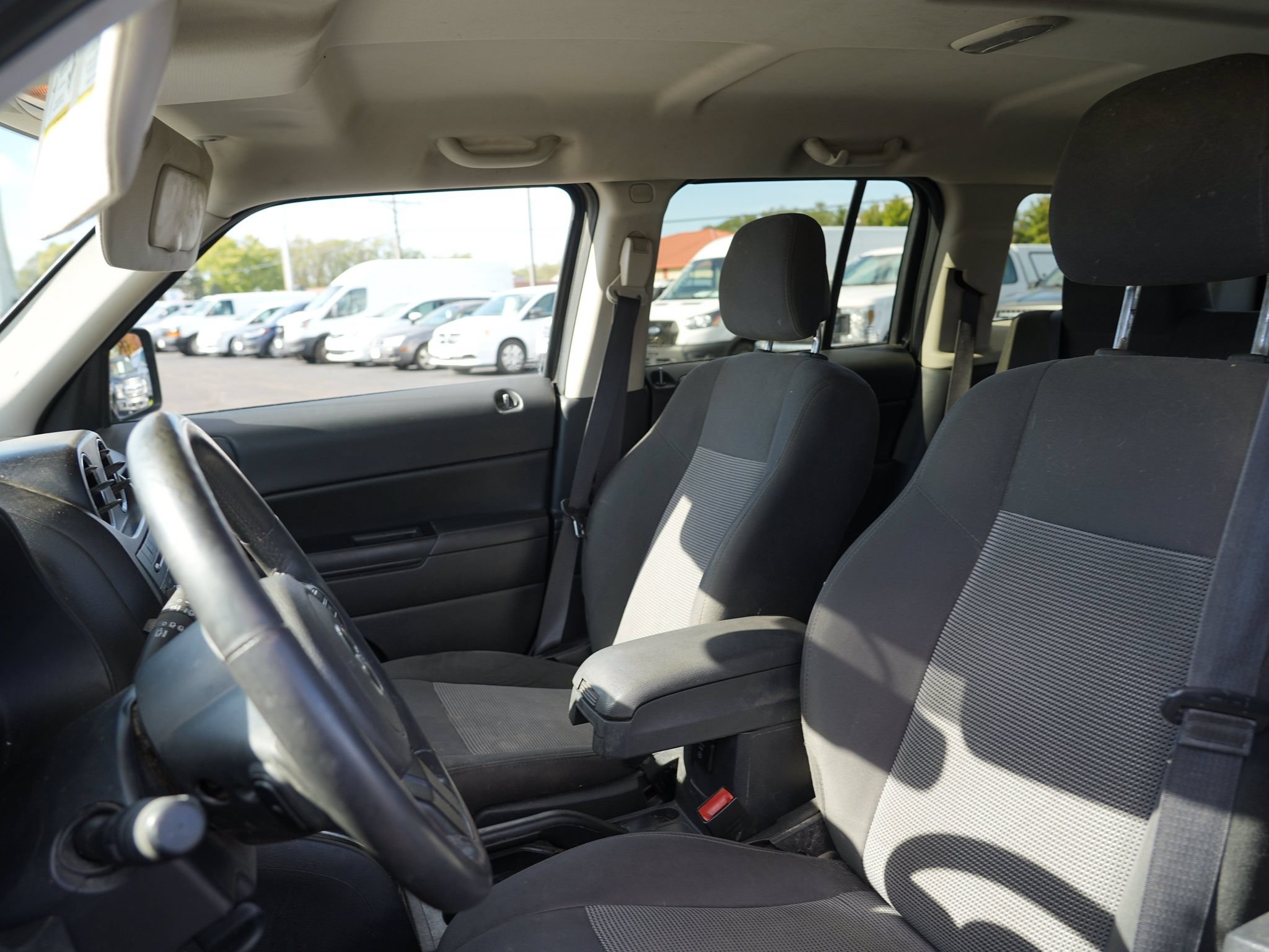 Used 2016 Jeep Patriot Latitude FWD image 12