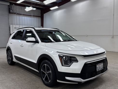 Used 2023 Kia Niro EX image 21