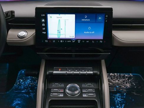 Used 2025 Lincoln Nautilus Premier AWD/4WD image 18