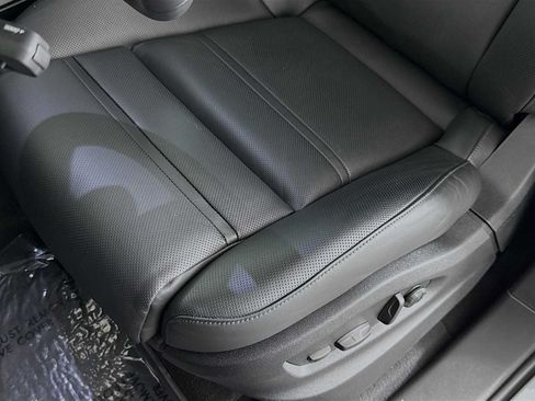 Used 2025 Porsche Cayenne Turbo AWD/4WD image 22