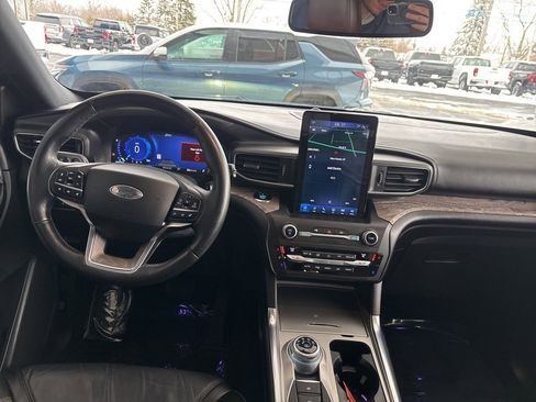 Used 2020 Ford Explorer Platinum w/ Premium Technology Package image 26