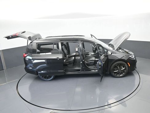 Used 2023 Chrysler Pacifica Limited w/ S Appearance Package image 72