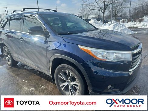 Used 2016 Toyota Highlander XLE image 1