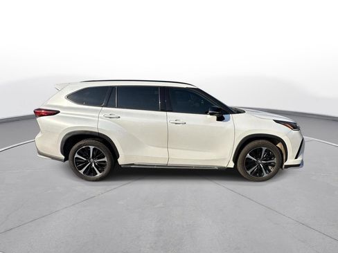 Used 2022 Toyota Highlander XSE FWD image 5