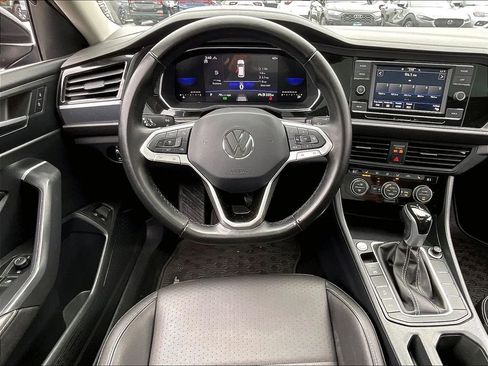 Used 2023 Volkswagen Jetta SE FWD image 16