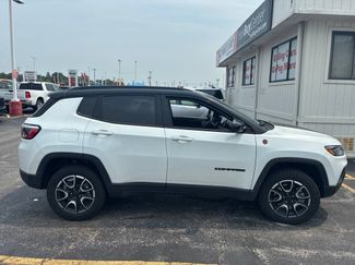 Certified 2025 Jeep Compass Trailhawk AWD/4WD video 3