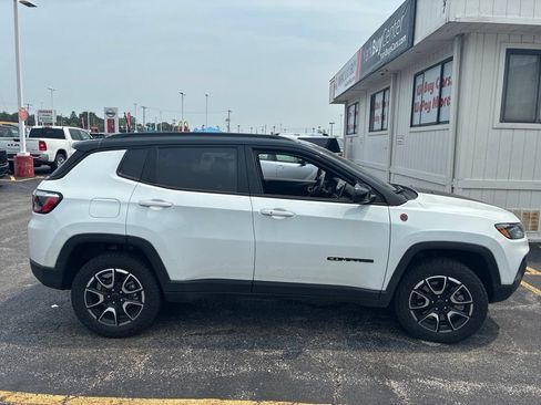 Certified 2025 Jeep Compass Trailhawk AWD/4WD image 3