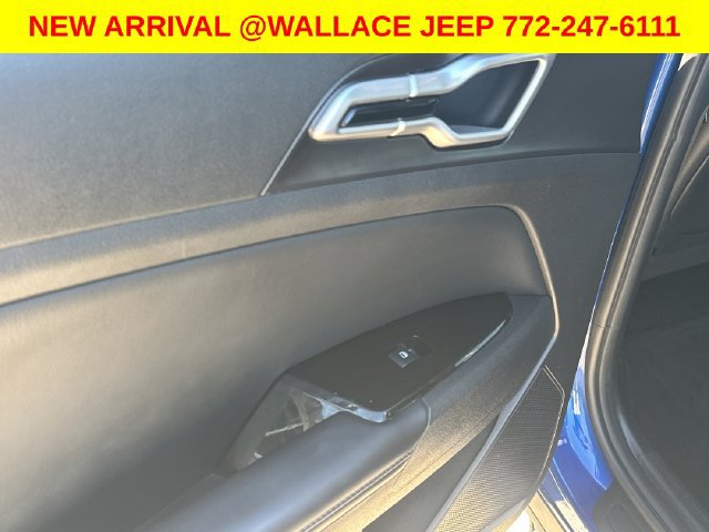 Used 2023 Kia Sportage EX FWD image 14