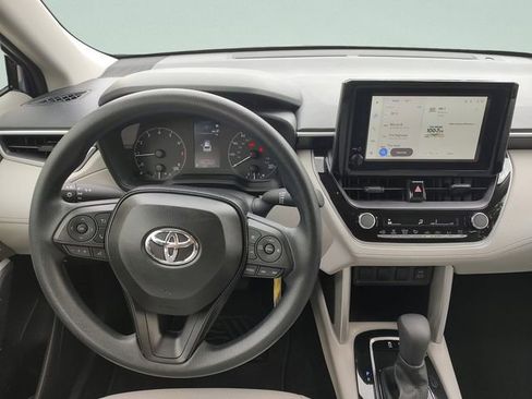 Used 2025 Toyota Corolla Cross L FWD image 10