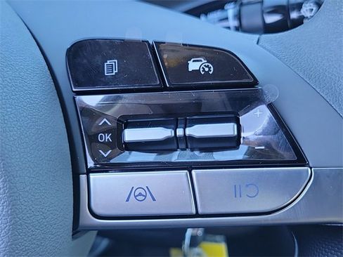 New 2025 Hyundai Elantra SE image 9