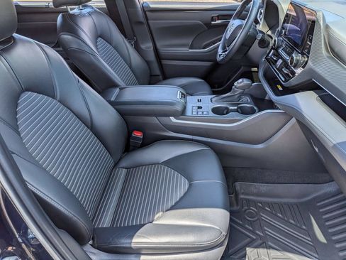 Used 2023 Toyota Highlander XSE FWD image 27