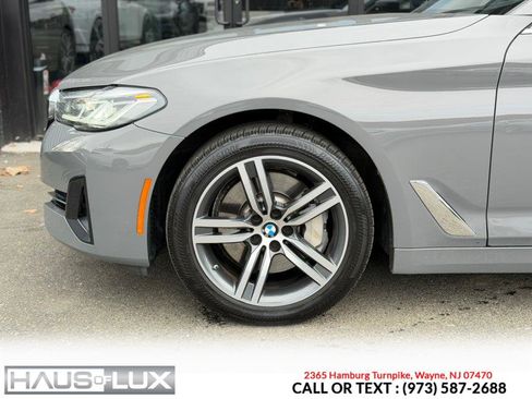 Used 2022 BMW 530i xDrive w/ Premium Package image 11